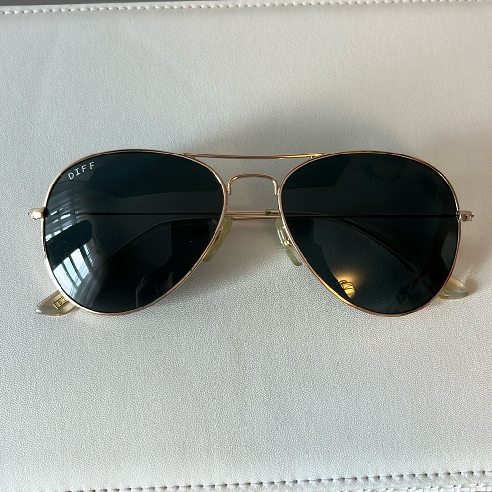 Diff CRUZ Sunglasses
Gold